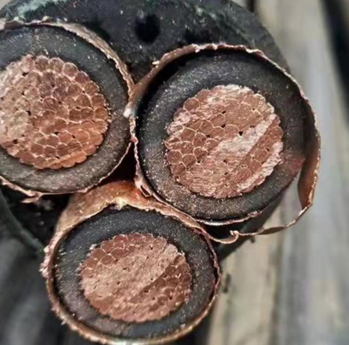 金聯(lián)宇電線電纜廠家在制造電纜的時候不能忽略質量問題.jpg 金聯(lián)宇電線電纜廠家在制造電纜的時候不能忽略質量問題.jpg