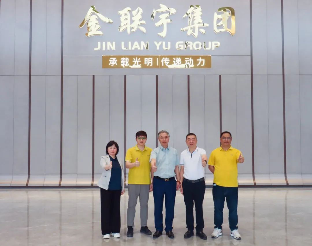 上海電纜*所領導一行蒞臨金聯(lián)宇電纜集團參觀指導.jpg 上海電纜*所領導一行蒞臨金聯(lián)宇電纜集團參觀指導.jpg